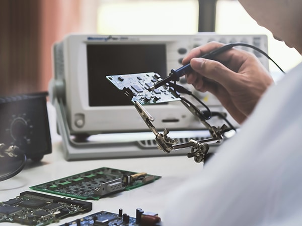 Componenti-elettronici-centri-lavoro-modena-reggio-emilia Componenti-elettronici-centri-lavoro-modena-reggio-emilia