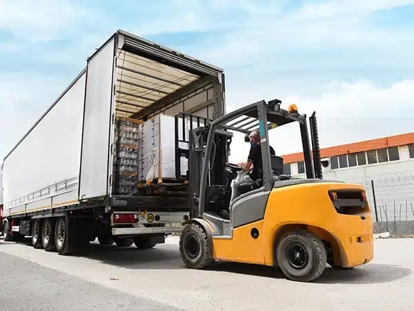 Trasporto-montaggio-centri-lavoro-chiavi-in-mano